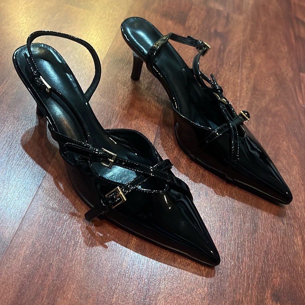 Women's Kitten Heels closed Toe Strappy Heels glossy black with gold hardware